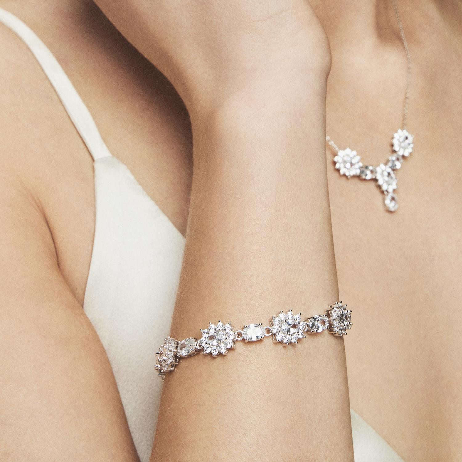 Royal armbånd i sølv med hvit sten