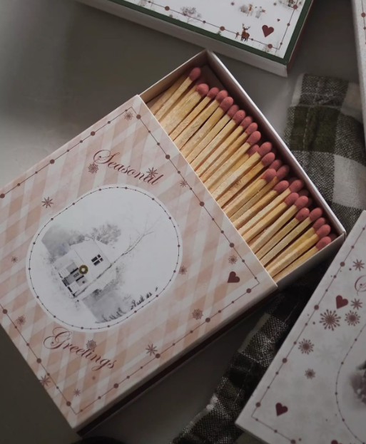 Julemorgen fyrstikker, Hus