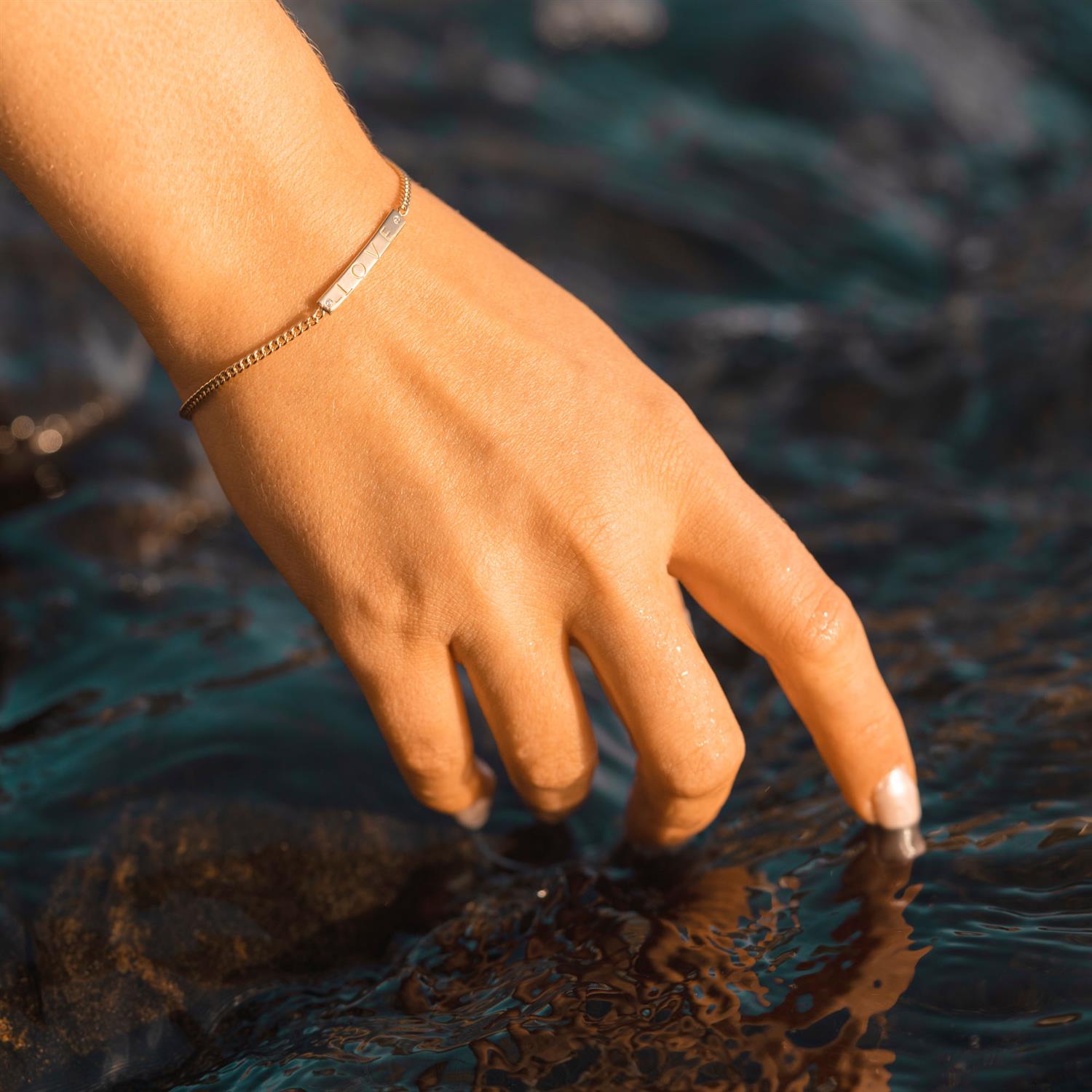 BELIEVE IN LOVE ARMBÅND MED ROSENKVARTS