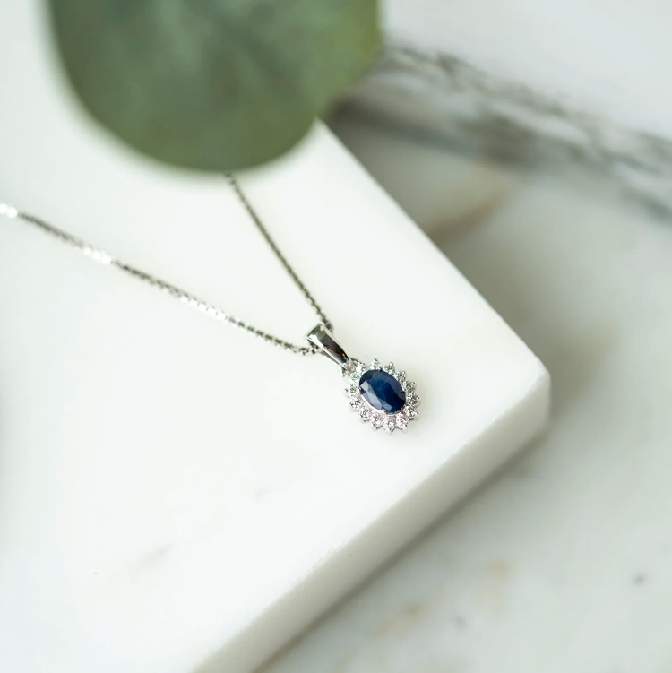 SMYKKE I GULL MED DIAMANT 0.14 CT WSI