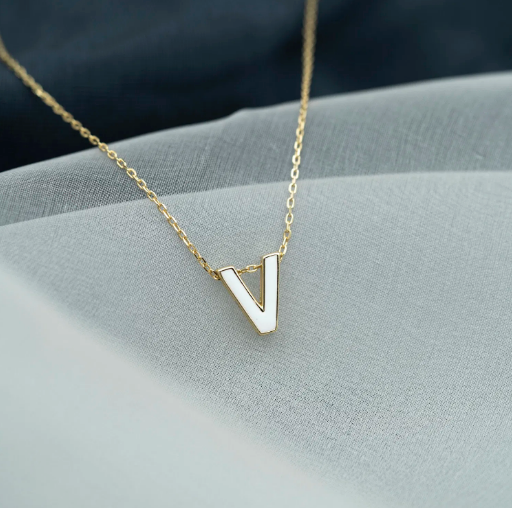 SMYKKE I SØLV BOKSTAV V