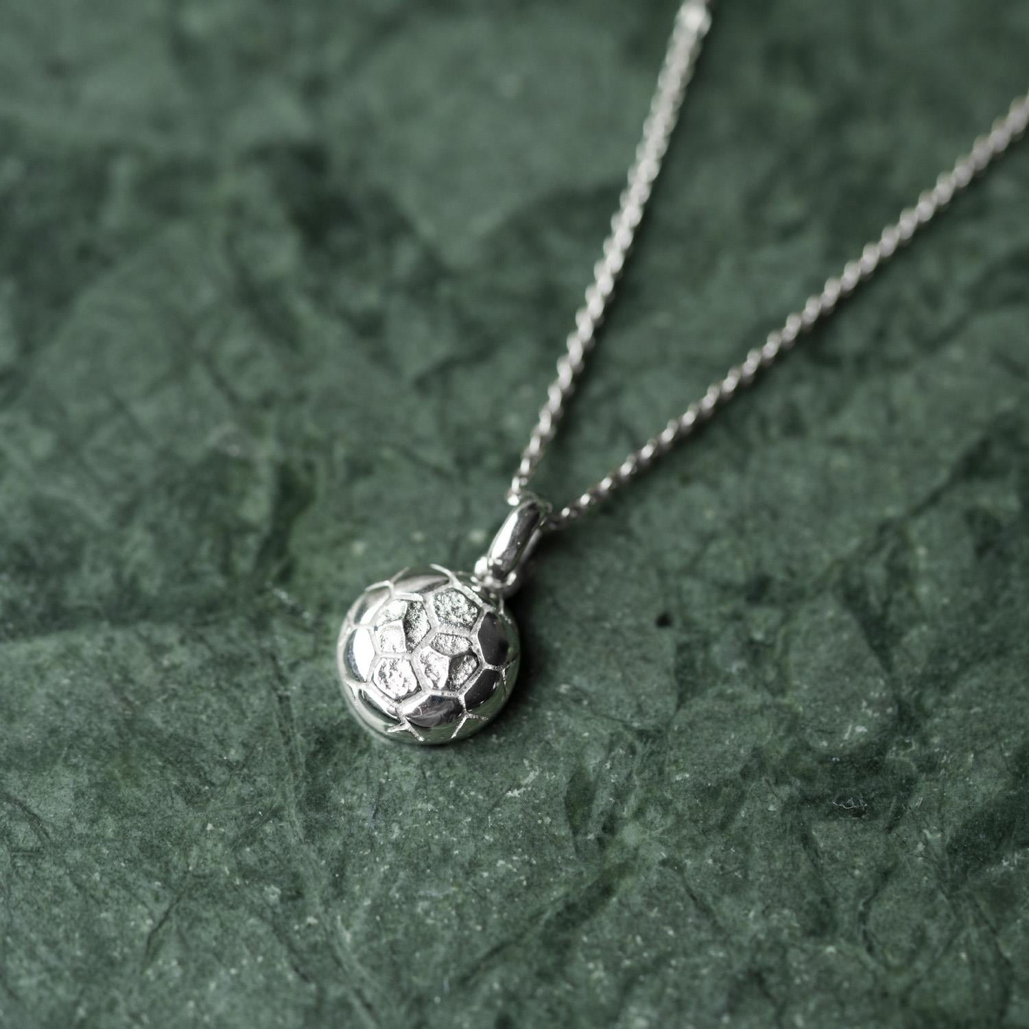 Nora Mørk Smykke i sølv med håndball