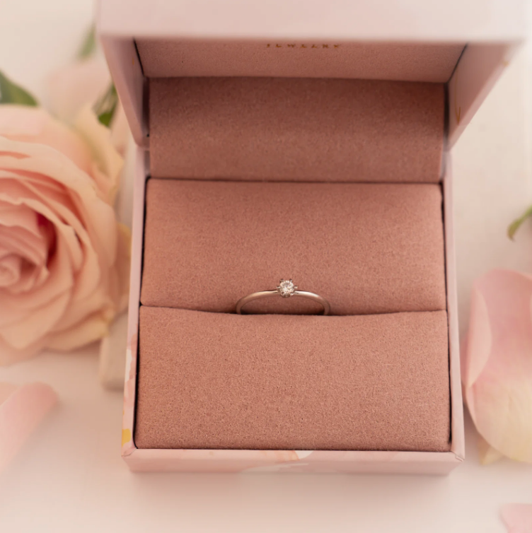 Vida Ring i hvitt gull med dia. 0,10ct TWSI