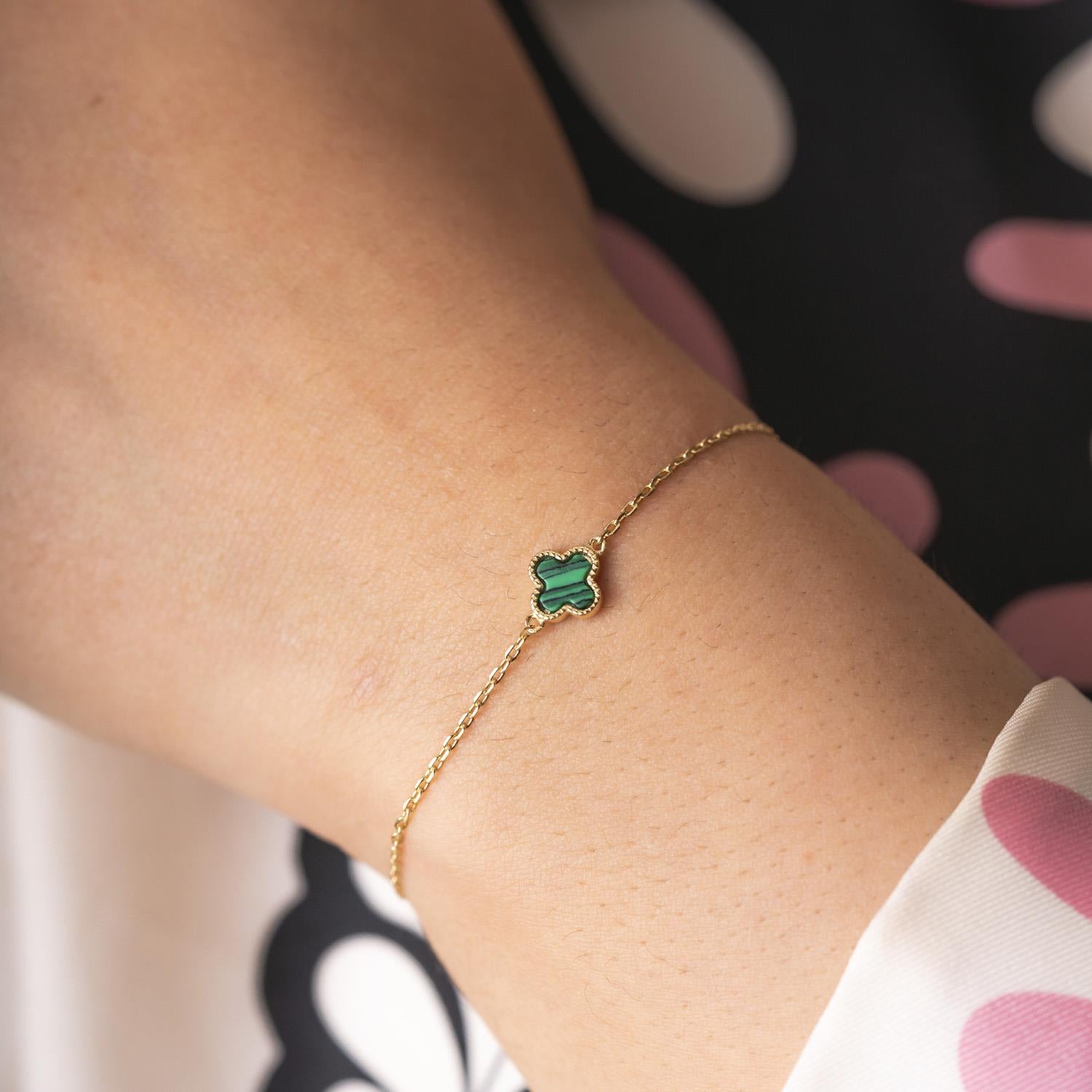 Armbånd i sølv med grønn kløver