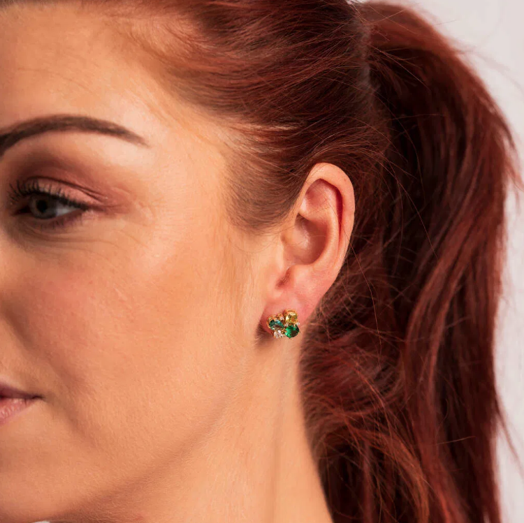 GLAM ØREDOBBER MED GRØNNE ZIRKONIA