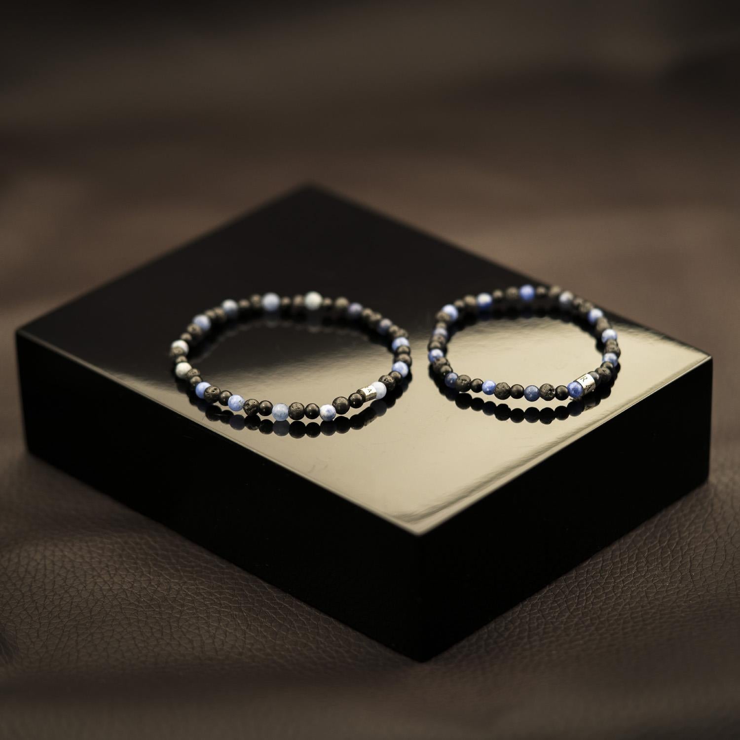 Armbånd i stål med stenperler sort/blå, 20cm