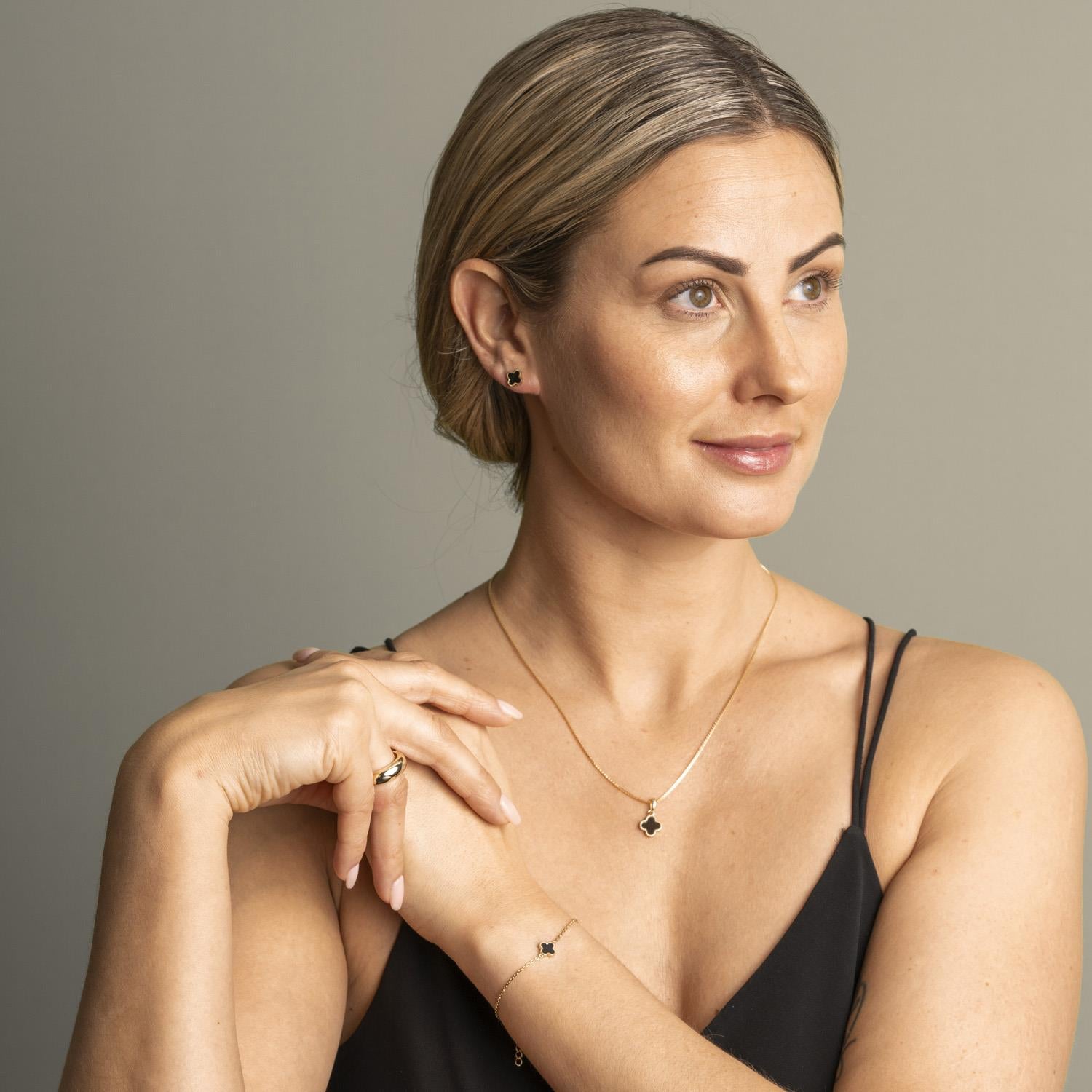 Øredobber i forgylt sølv, Svart kløver