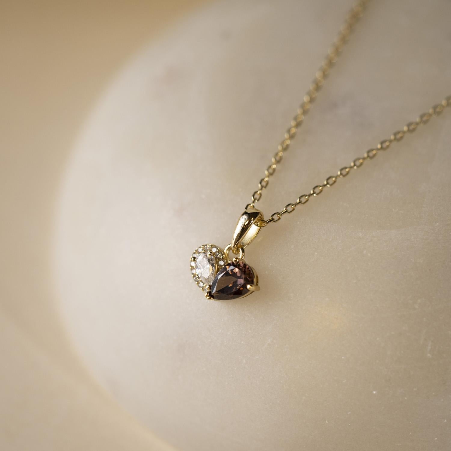 Sammen smykke i sølv med brun/hvit zirkonia