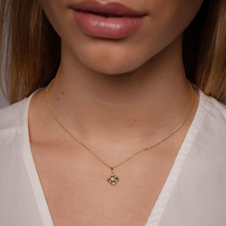 Smykke i gull med zirkonia