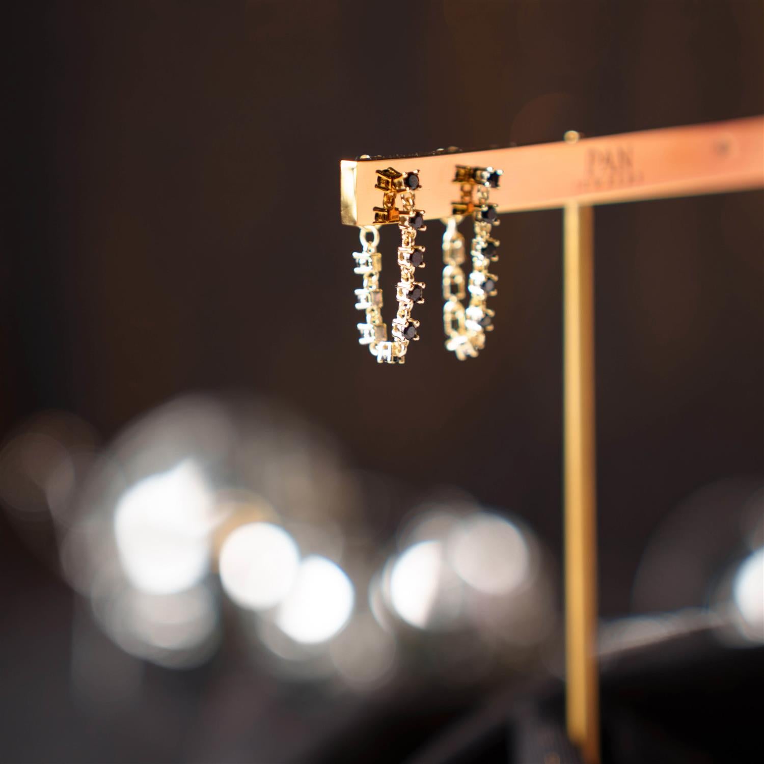 Zela øredobber i sølv med svart zirkonia