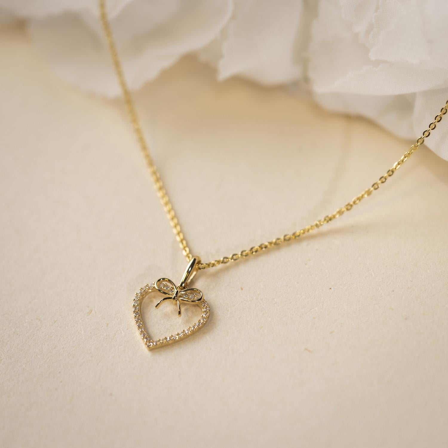 Smykke i gull med zirkonia