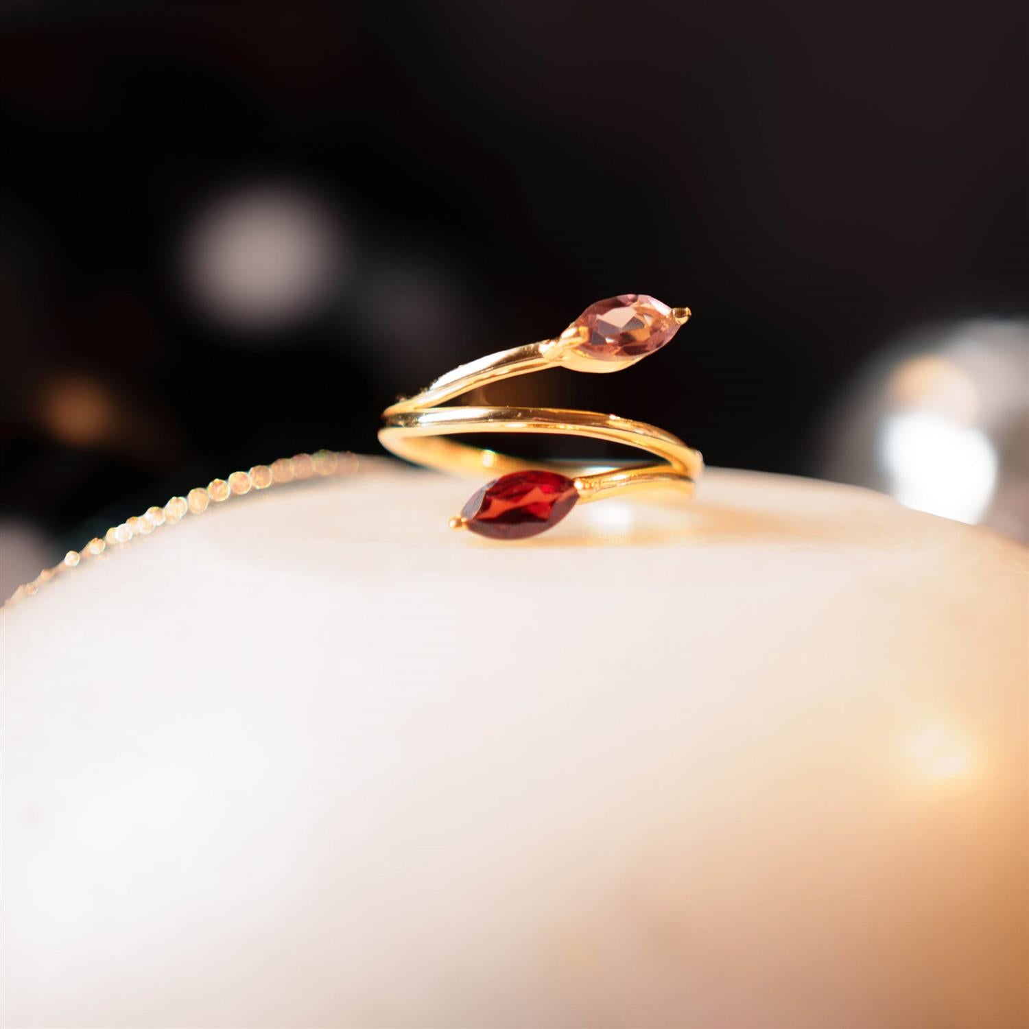 Mirage ring i forgylt sølv med rosa stener