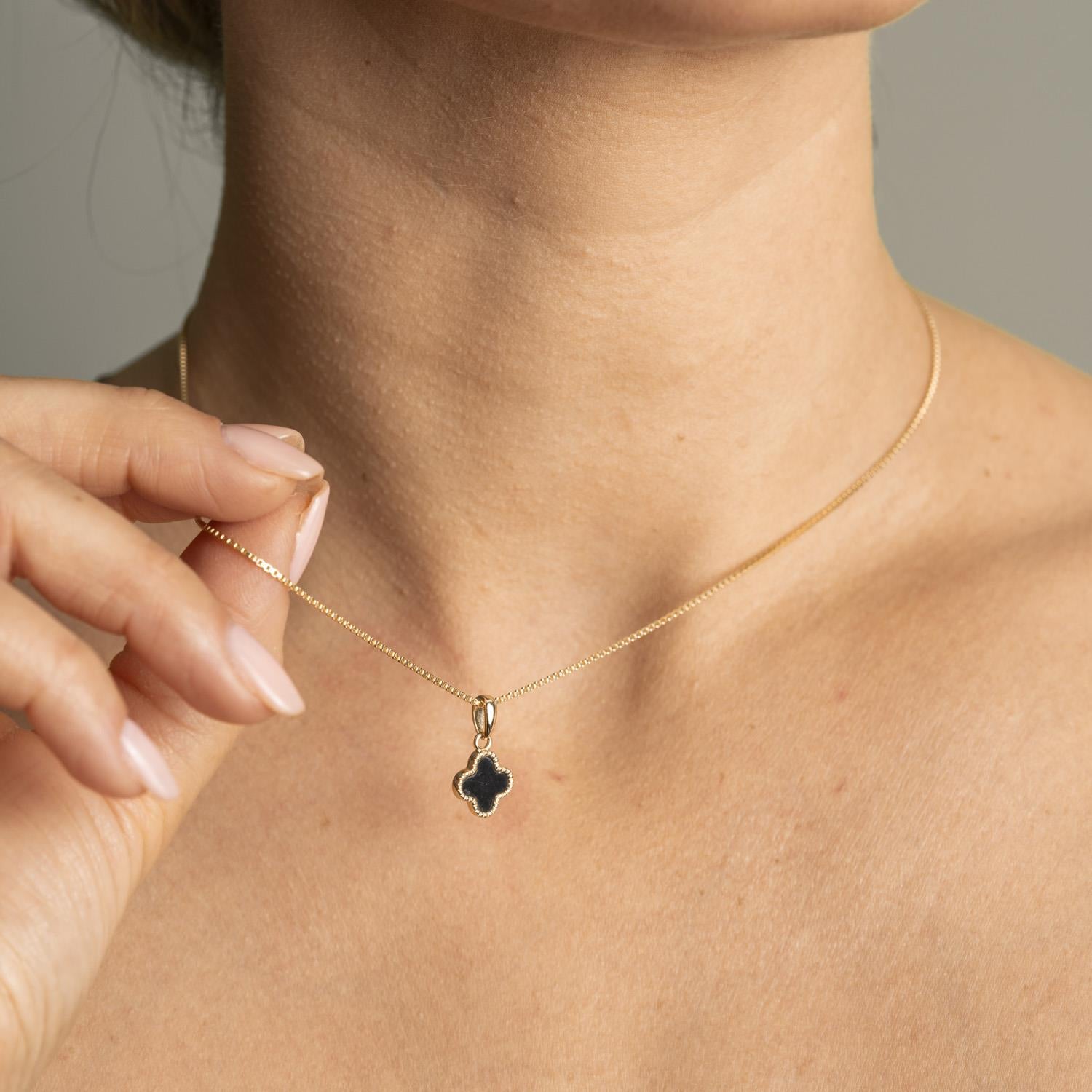 Smykke i forgylt sølv, Svart kløver