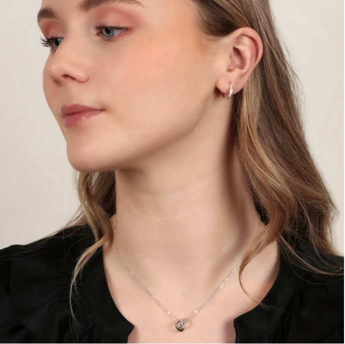 ELAINE SMALL FORSØLVET ØRERINGER MED ZIRKONIA