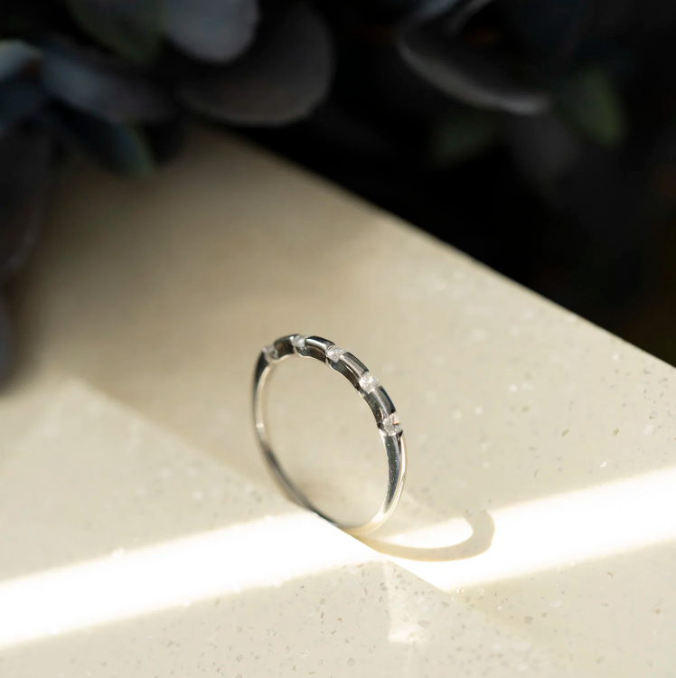 Ring i sølv med zirkonia