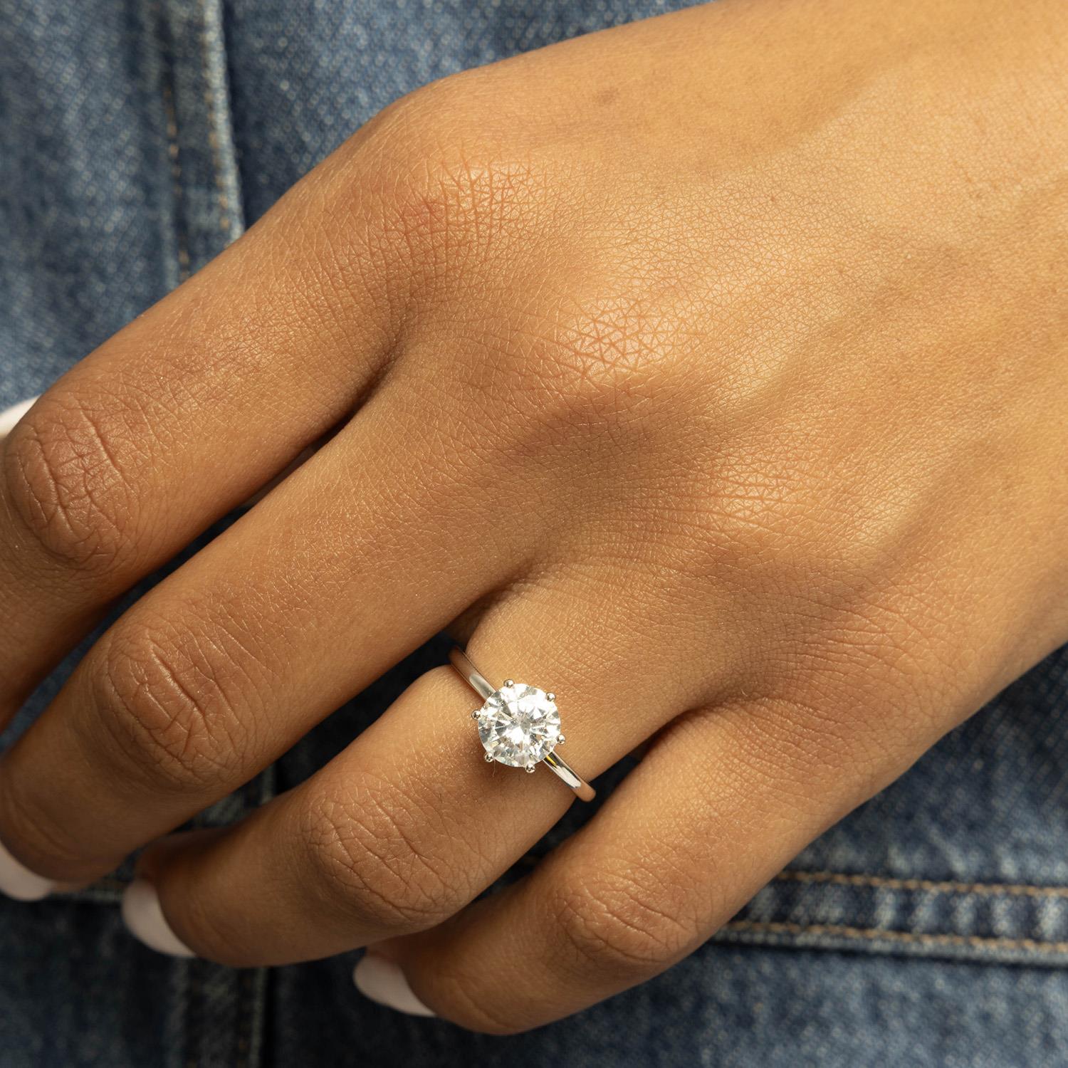 Chloe ring i sølv med hvit zirkonia