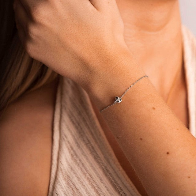 Smykkesett i sølv med knute