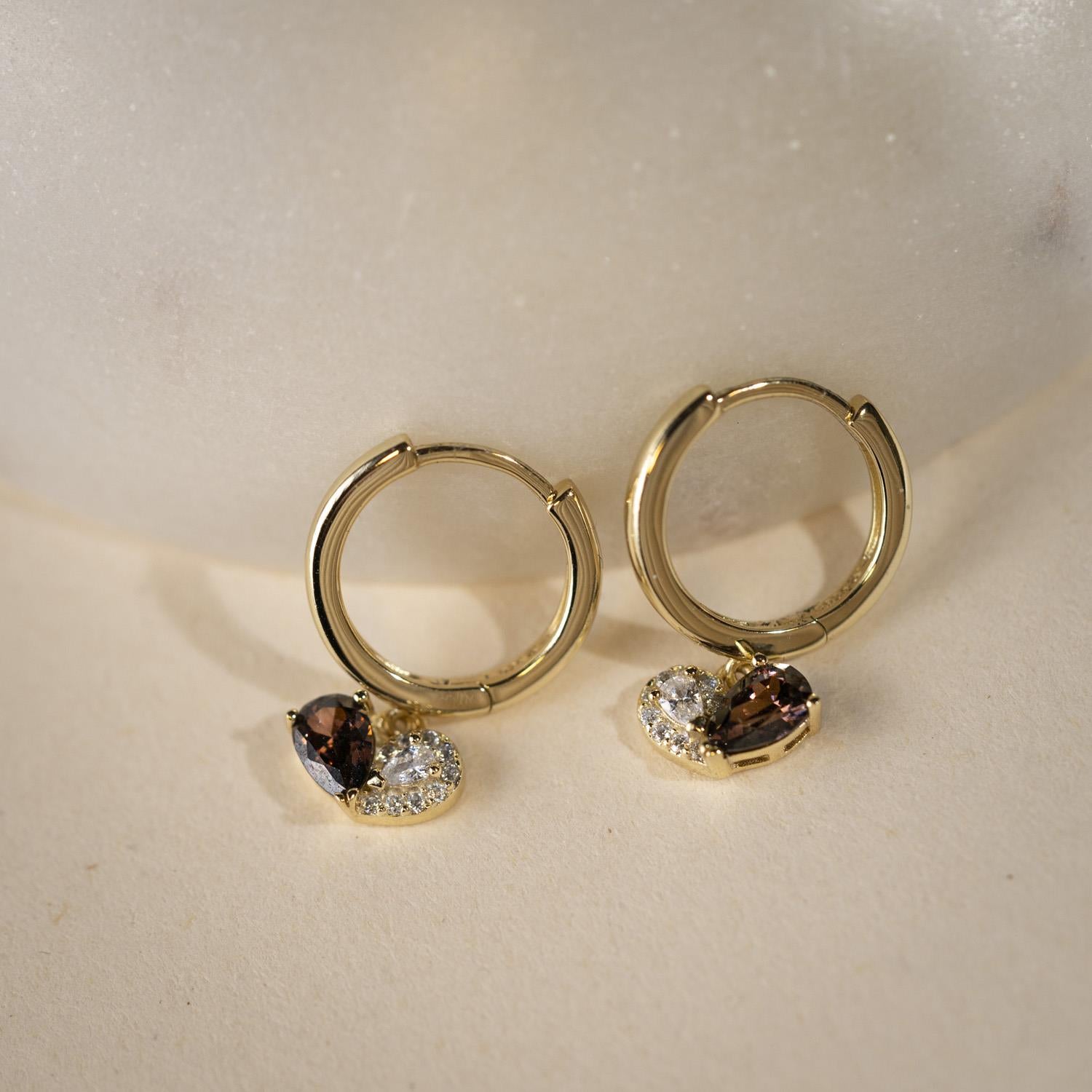 Sammen øredobber i sølv med brun/hvit zirkonia