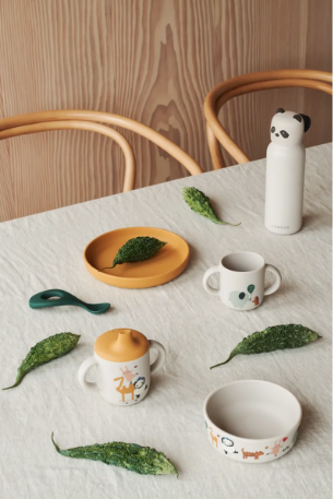 Vivi Spisesett 4 deler, Around the world / Sandy