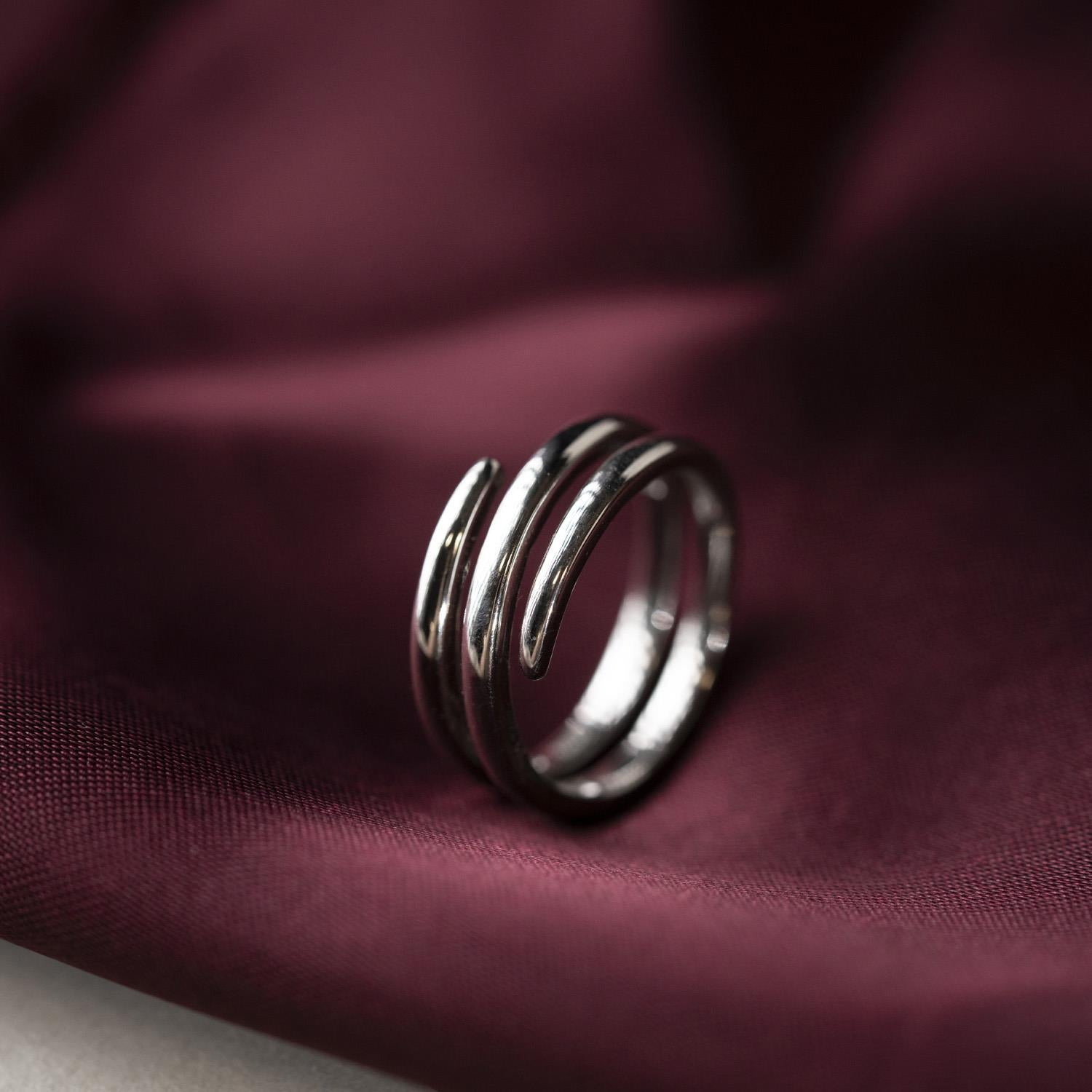 Spiral Elegance Ring i sølv med zirkonia