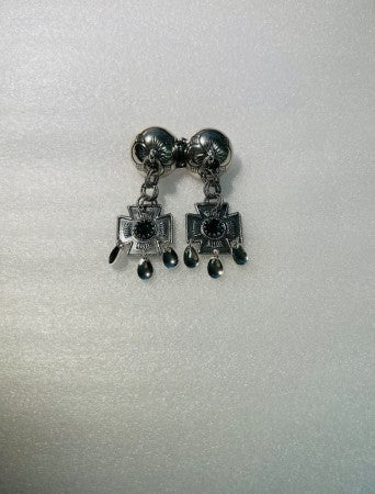 Fjordsylv Halsknapp med grønn stein, oksidert