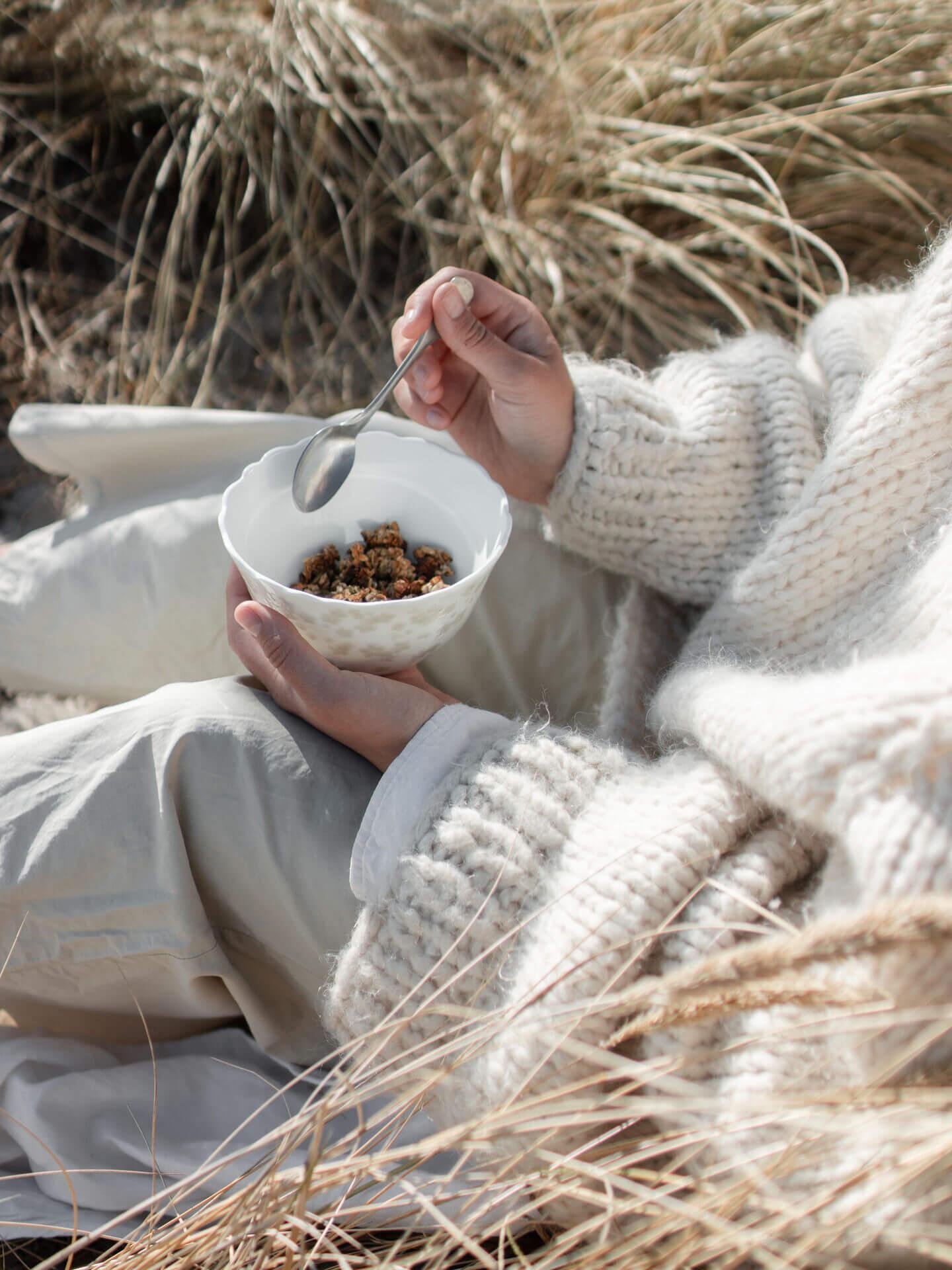Slåpeblom varmgrå bolle, 14 cm