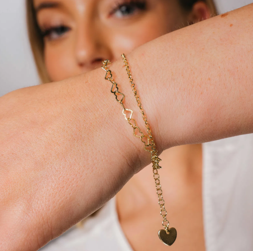 Armbånd i forgylt sølv, hjerter