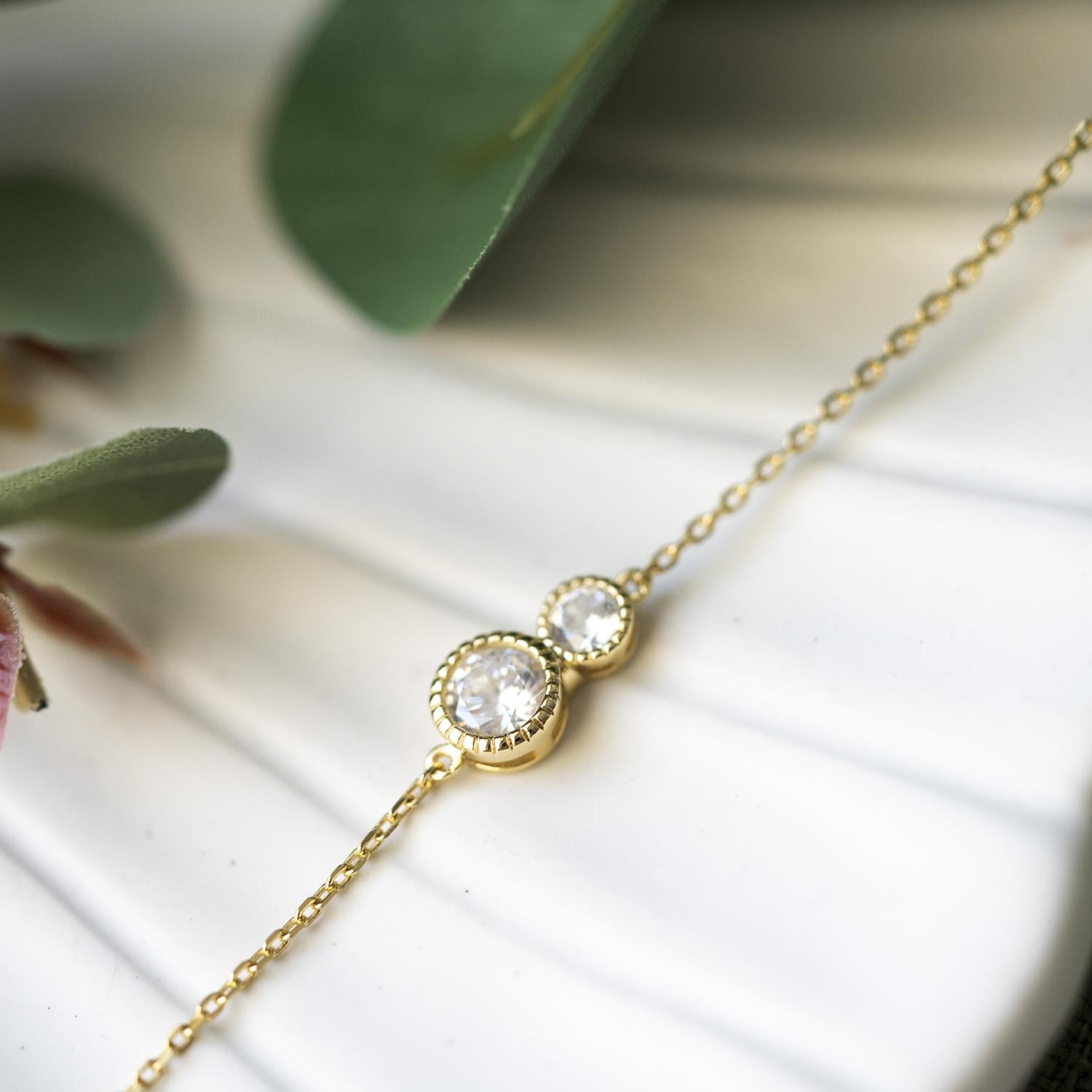 Nora Mørk Armbånd i forgylt sølv med zirkonia