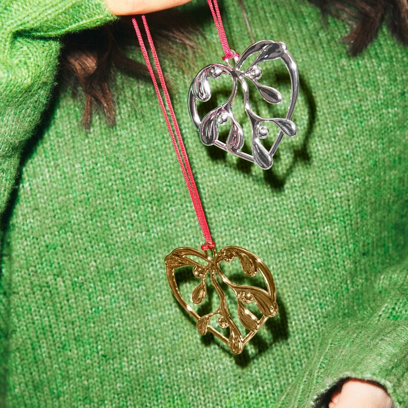 Karen Blixen Under the Mistletoe, Forgylt