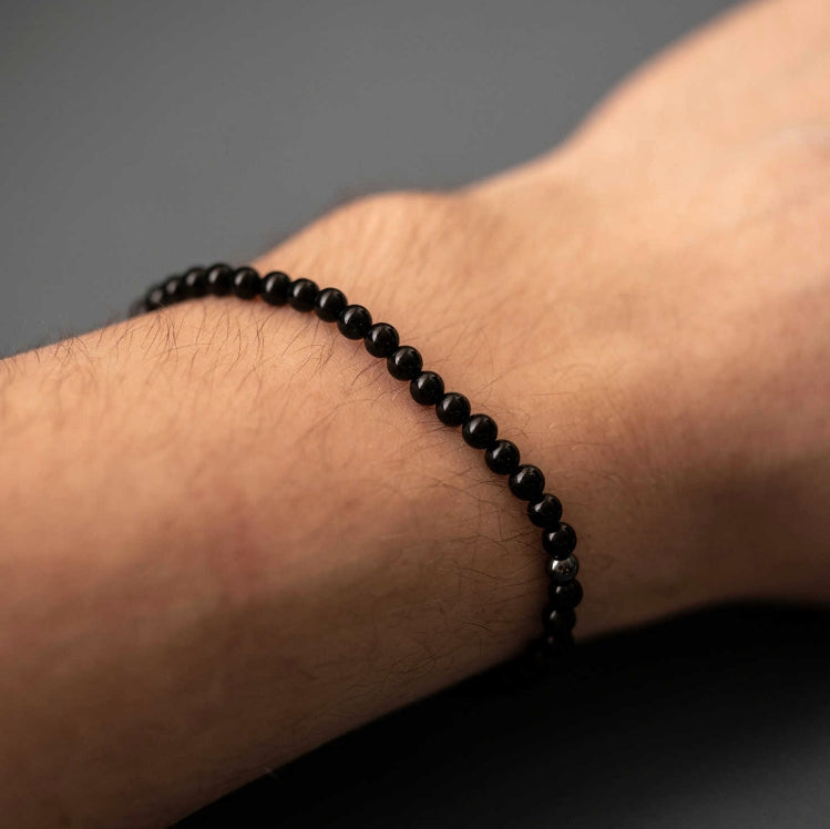 Armbånd i stål med sort hematitt