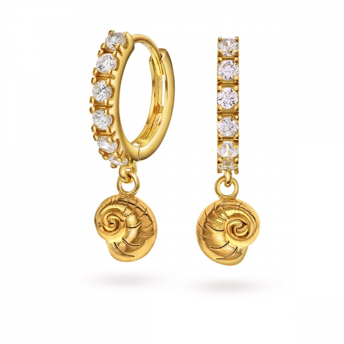 Øreringer i forgylt sølv med skjell