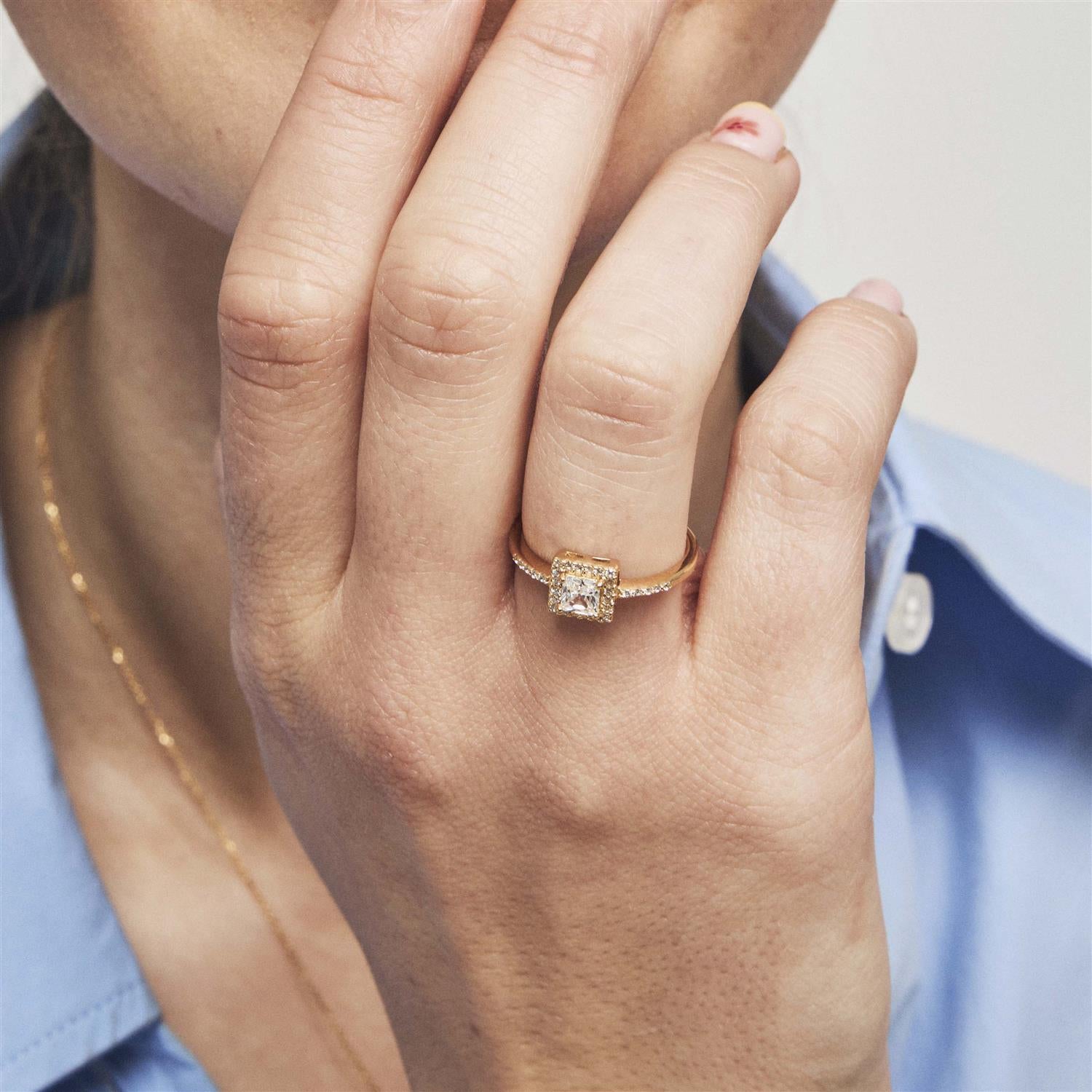 Luxe ring i forgylt sølv med zirkonia