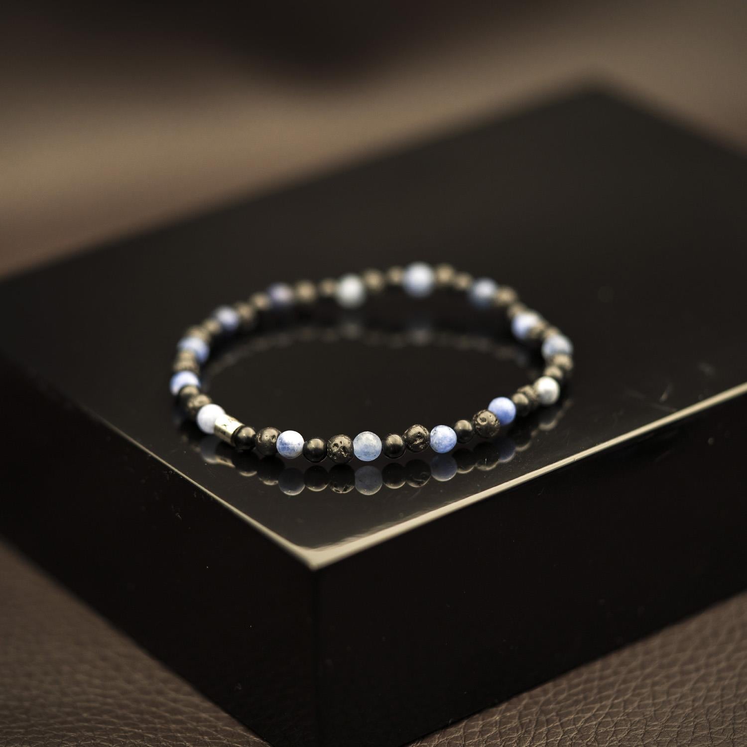 Armbånd i stål med stenperler sort/blå, 16cm