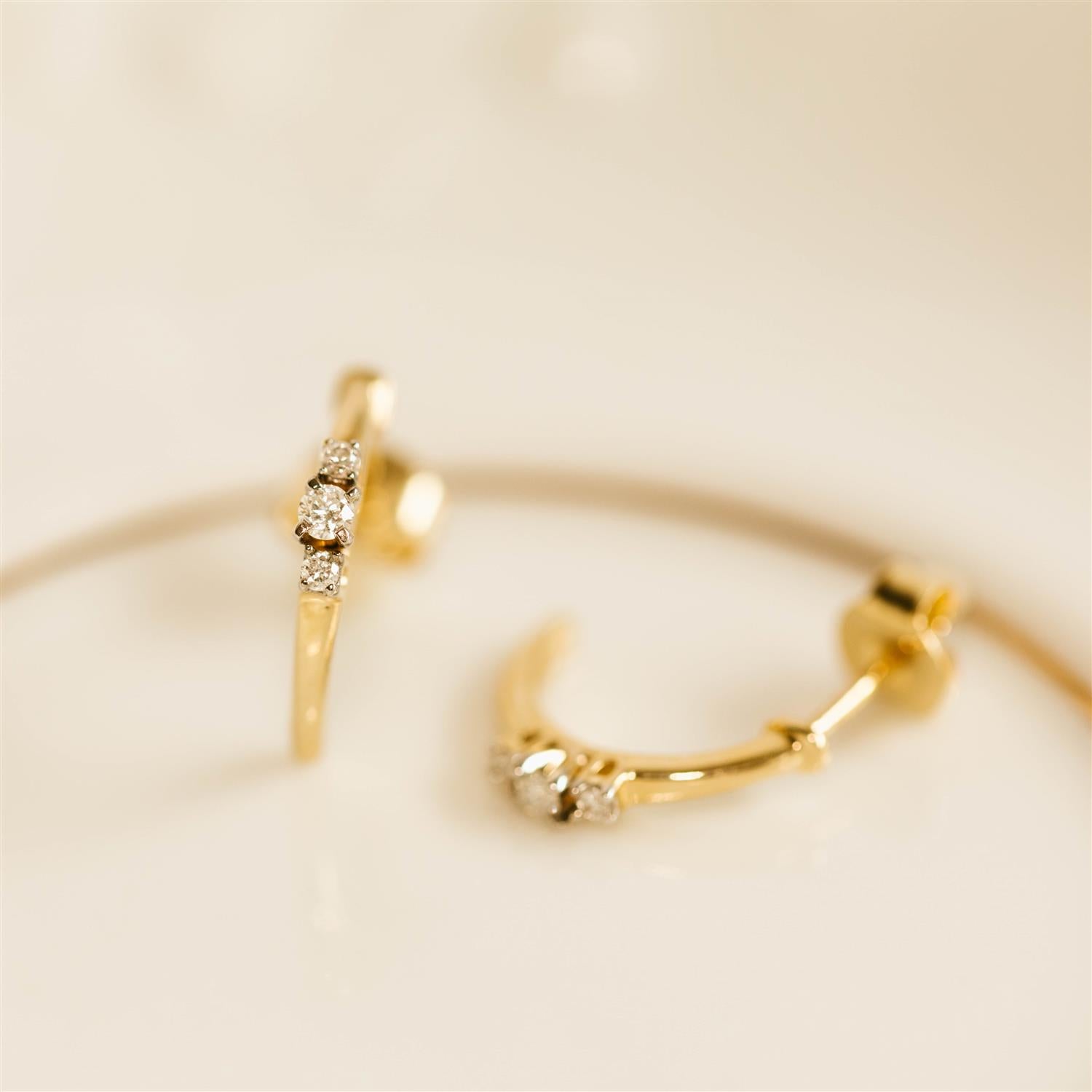 EMMA ØREDOBBER GULL MED DIAMANT 0,12 CT