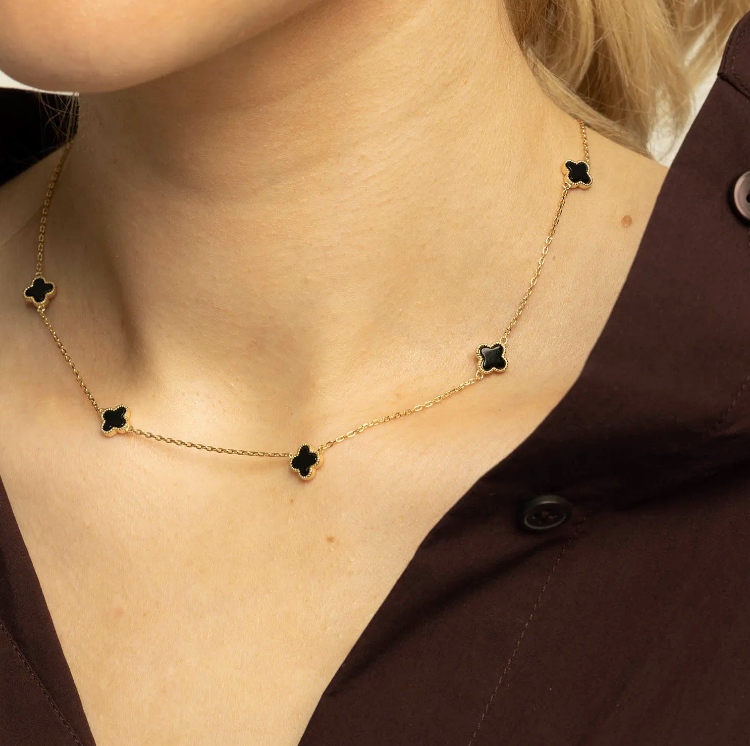 Halskjede i forgylt sølv, Svart kløver