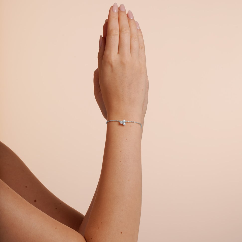Eira tripple pearl chain armbånd