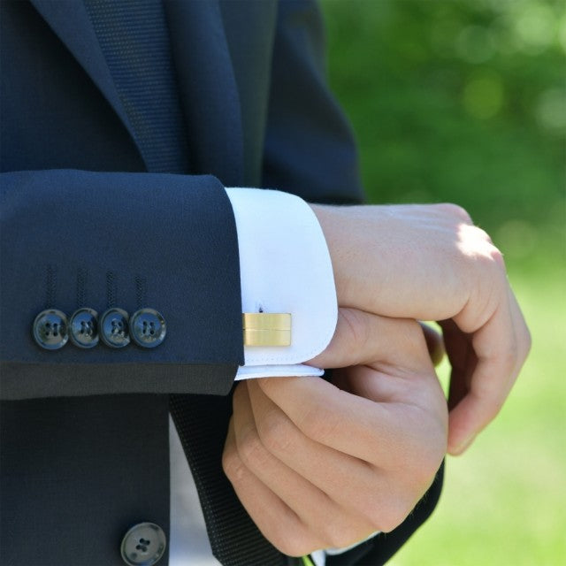 Sett med slipsnål og mansjettknapper, forgylt stål