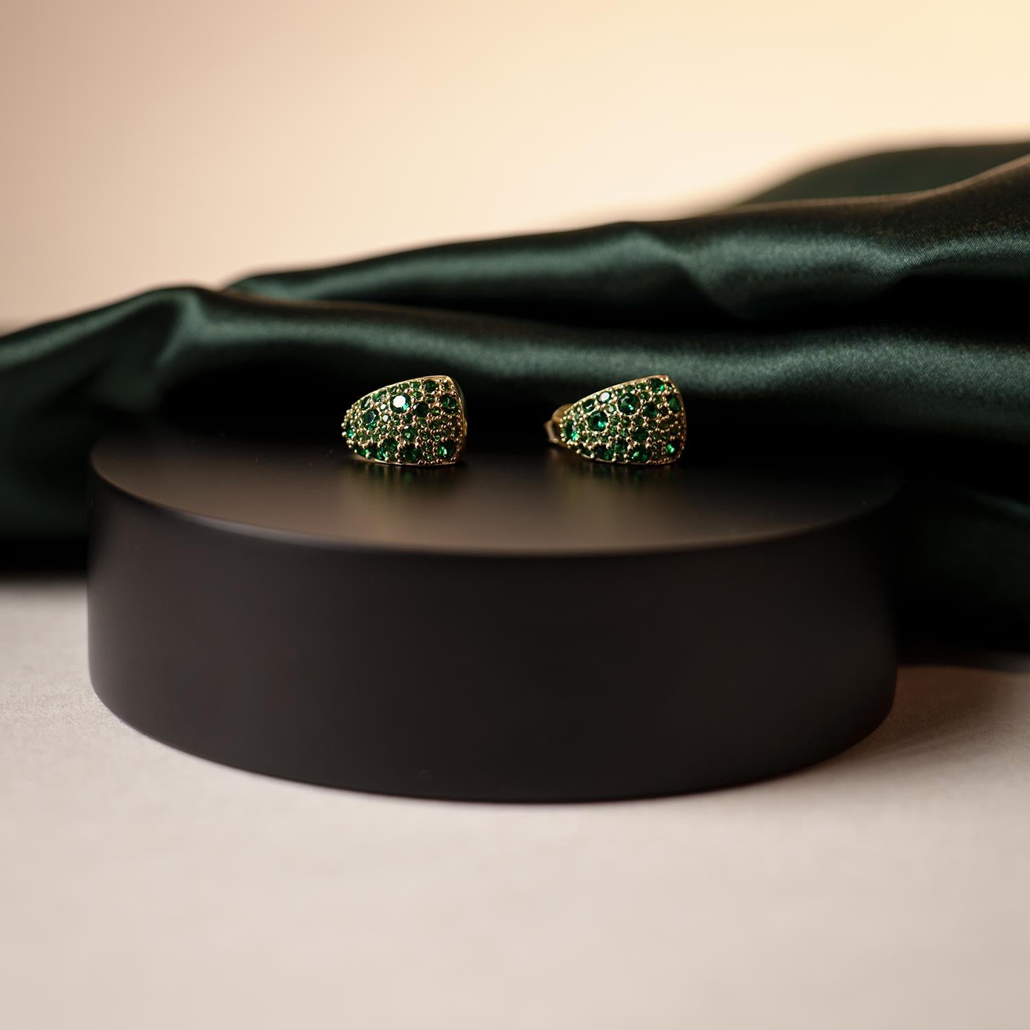 Nora Mørk Øredobber i forgylt sølv med grønn zirkonia