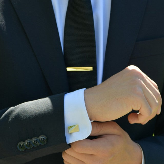 Sett med slipsnål og mansjettknapper, forgylt stål