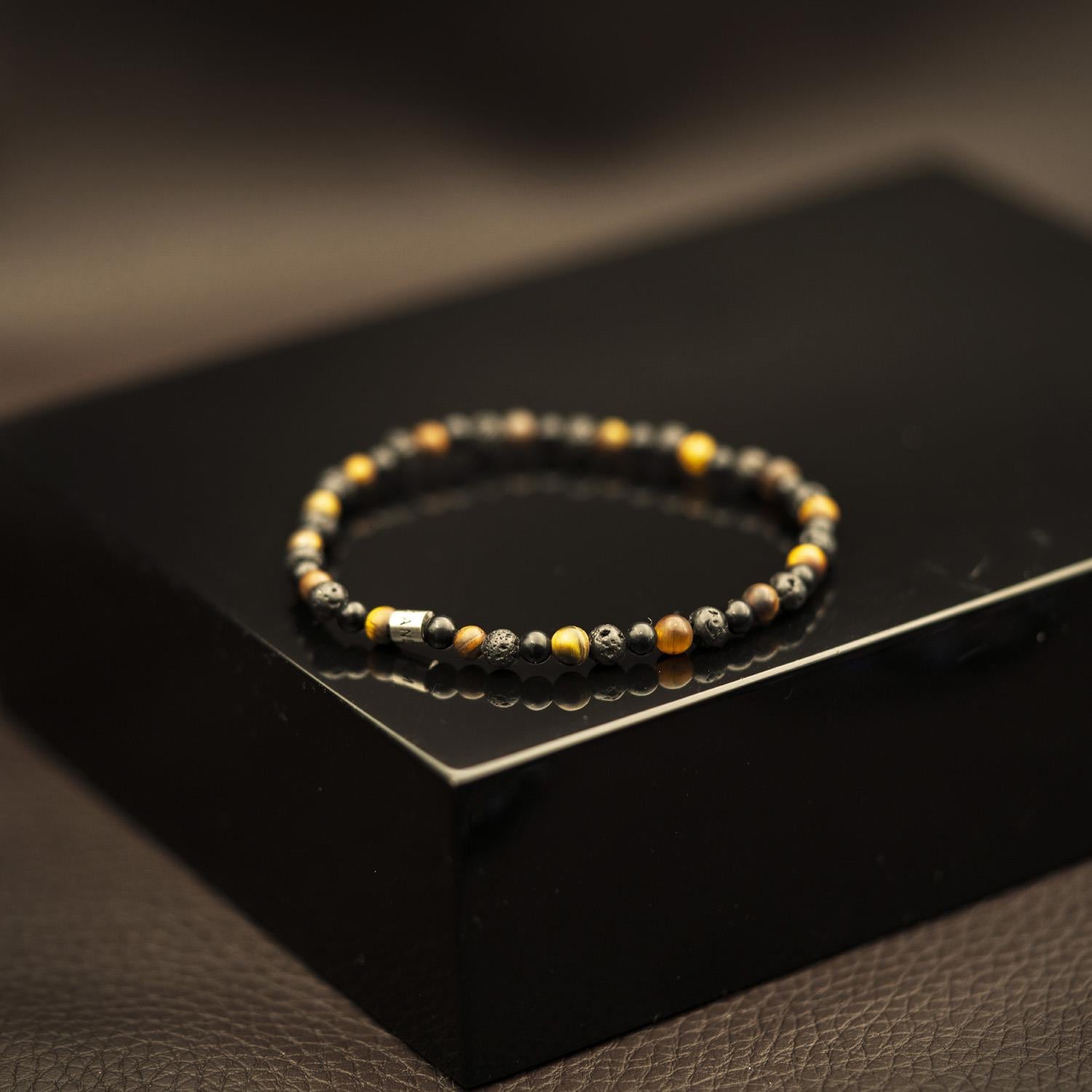 Armbånd i stål med stenperler sort/brun, 16cm